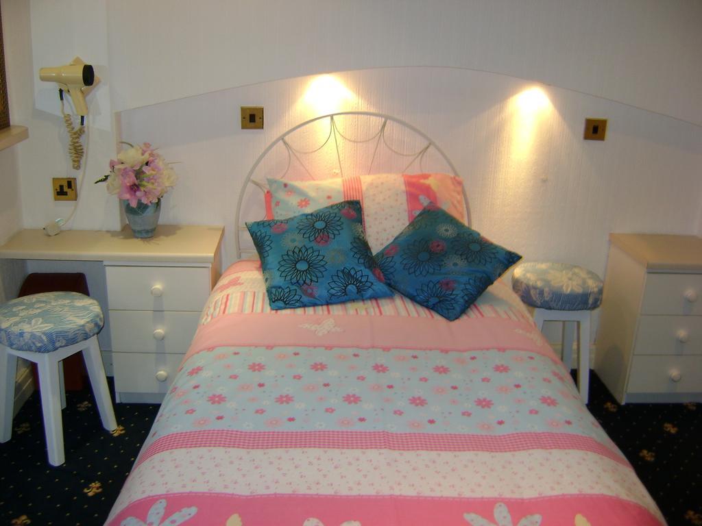 Athenry Guest House Blackpool Room photo